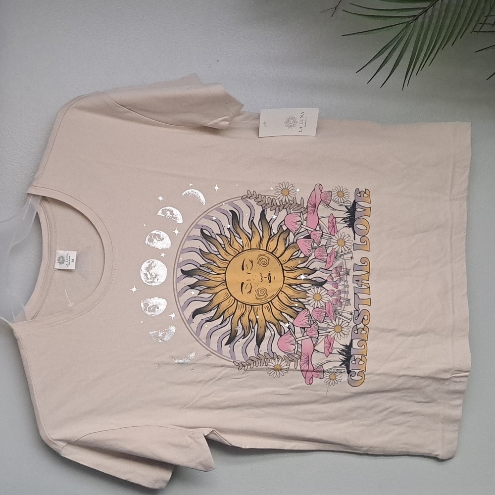 La Luna Celestial Love Mushroom 🍄 Sun 🌞 Moon Tee Sz Meduim PTP:21" Length:25"